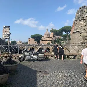 Casa Claudia ~ Rione Monti-colosseo Rome